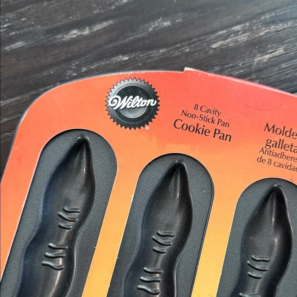 Wilton Halloween Orange and Black Cookie Pan - Picture 2 of 4